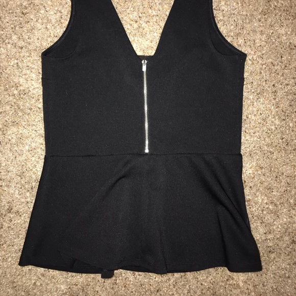 black sleeveless top - Picture 2 of 2